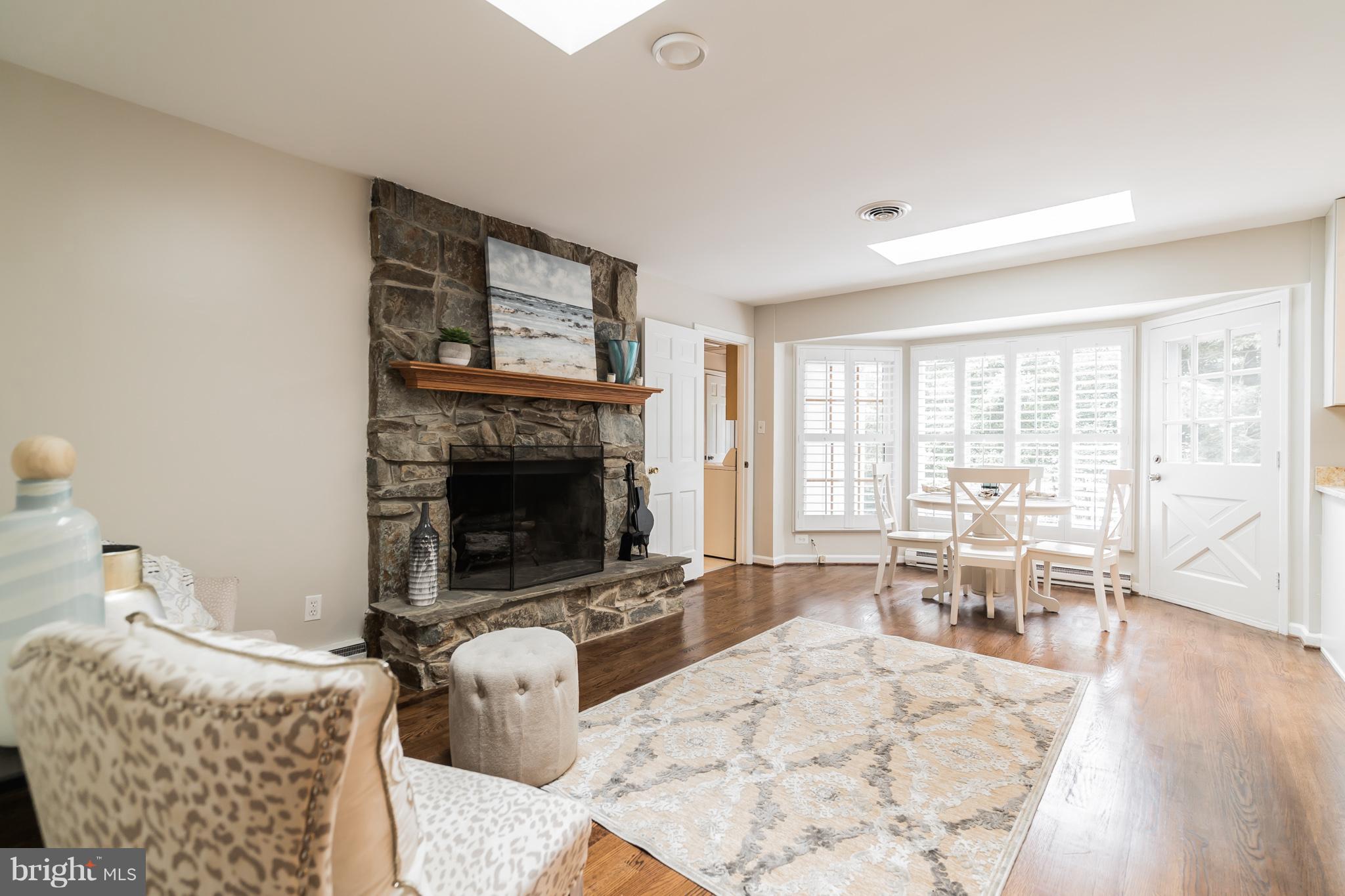 9541 Warfield Road Gaithersburg, MD 20882 - Photo 10 of 29 Flooded with natural light!