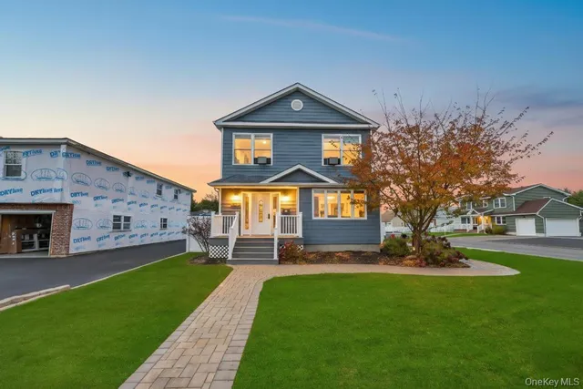 $649,000 | 297 Catskill Avenue, Lindenhurst, NY 11757