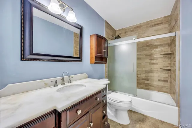 $649,000 | 297 Catskill Avenue, Lindenhurst, NY 11757