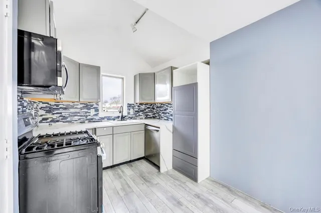 $649,000 | 297 Catskill Avenue, Lindenhurst, NY 11757