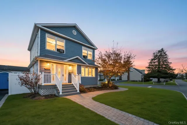 $649,000 | 297 Catskill Avenue, Lindenhurst, NY 11757