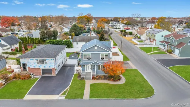 $649,000 | 297 Catskill Avenue, Lindenhurst, NY 11757