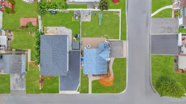 $649,000 | 297 Catskill Avenue, Lindenhurst, NY 11757