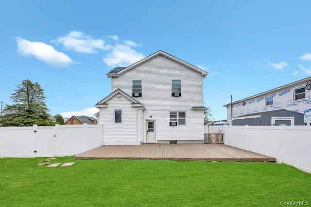 $649,000 | 297 Catskill Avenue, Lindenhurst, NY 11757