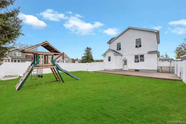 $649,000 | 297 Catskill Avenue, Lindenhurst, NY 11757