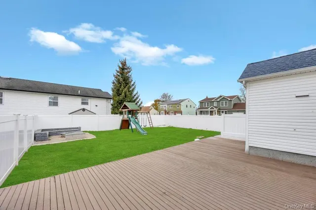 $649,000 | 297 Catskill Avenue, Lindenhurst, NY 11757