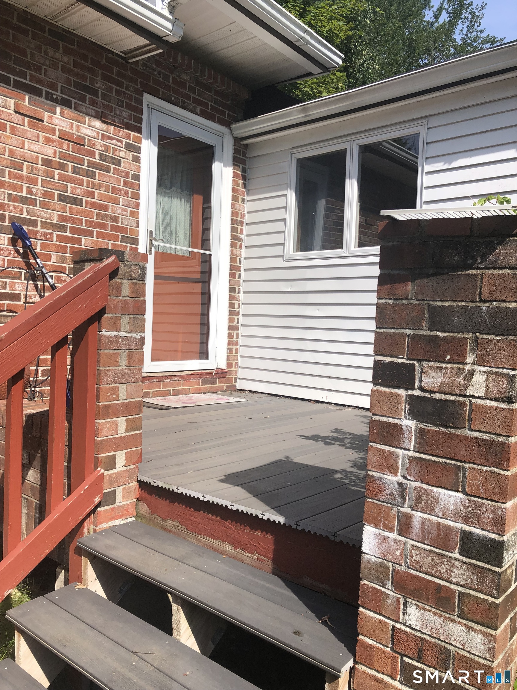 Easy Side access to the kitchen area.