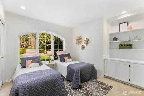 $2,074,950 | 14239 194th Avenue Northeast, Woodinville, WA 98077