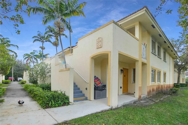 $2,400 | 6245 Southwest 47th Manor, Unit 204, Davie, FL 33314