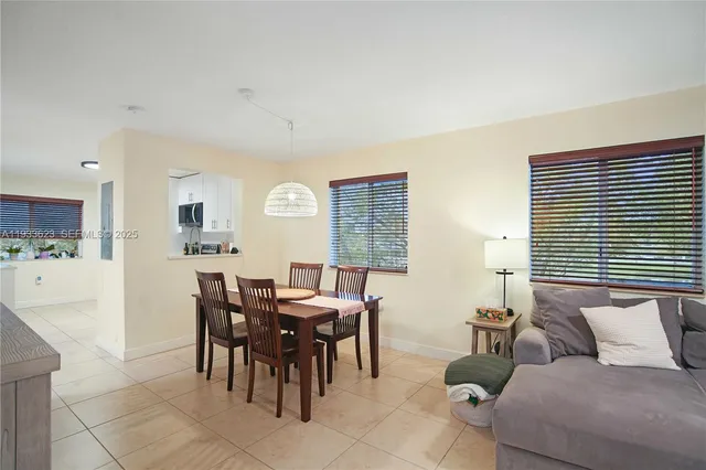 $2,400 | 6245 Southwest 47th Manor, Unit 204, Davie, FL 33314