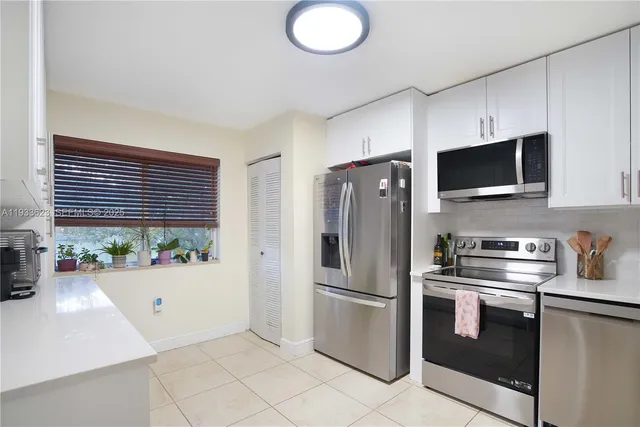 $2,400 | 6245 Southwest 47th Manor, Unit 204, Davie, FL 33314