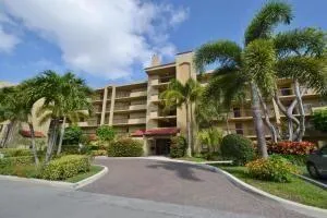 $2,400 | 825 Egret Circle, Unit 404, Delray Beach, FL 33444