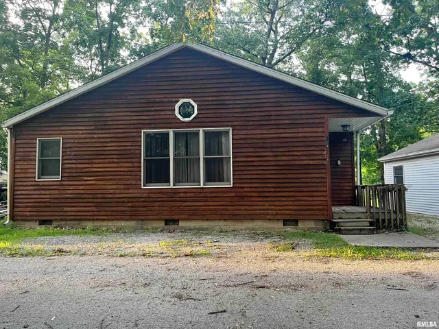 $160,000 | 15932 Spruce Lane, Girard, IL 62640