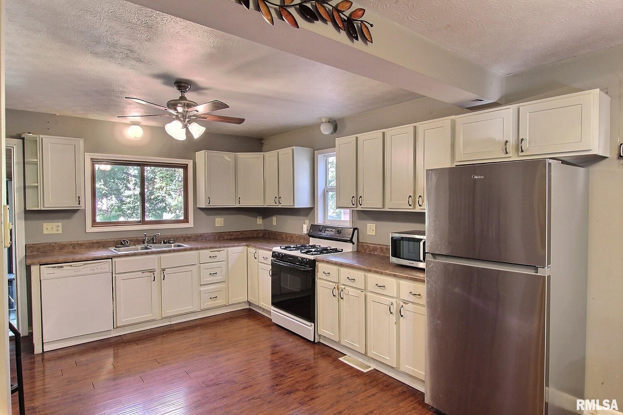 15932 Spruce Lane Girard, IL 62640 - Photo 14 of 21