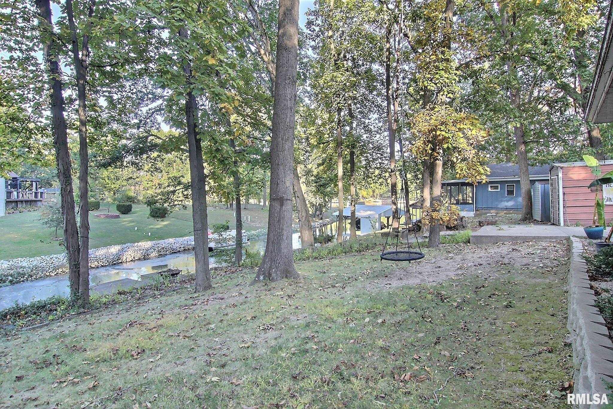 15932 Spruce Lane Girard, IL 62640 - Photo 7 of 21