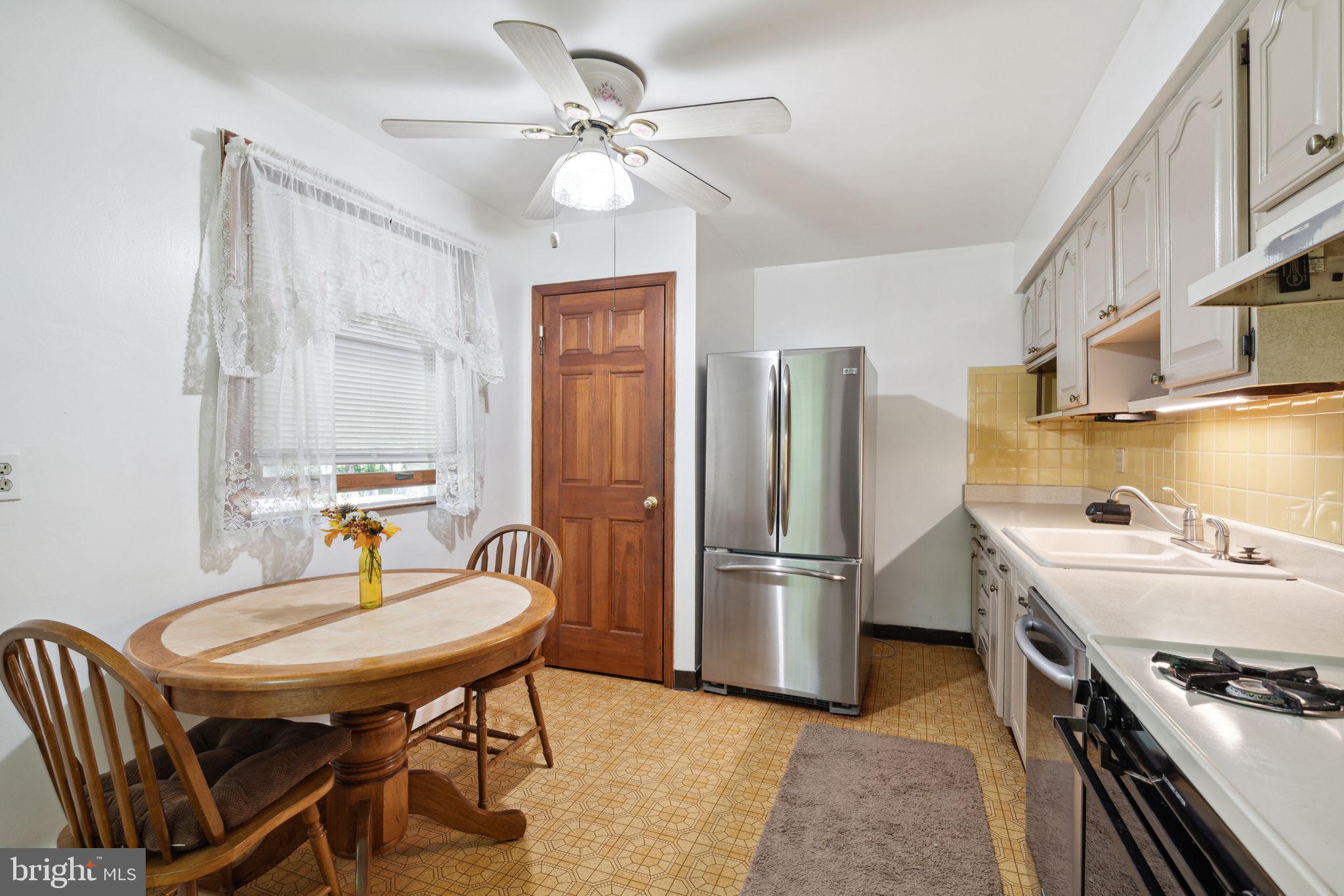 828 Medway Road Philadelphia, PA 19115 - Photo 11 of 37