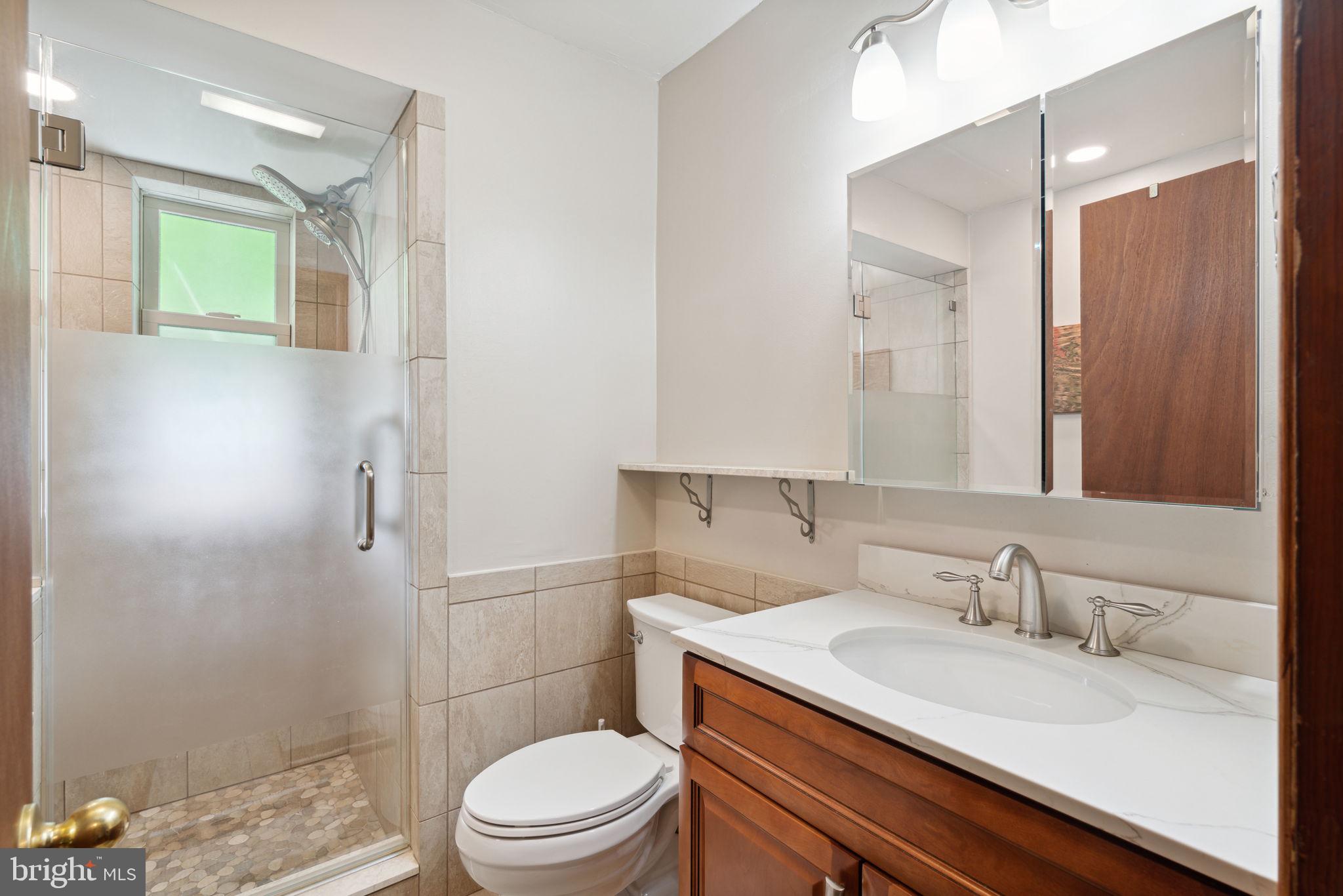 828 Medway Road Philadelphia, PA 19115 - Photo 17 of 37