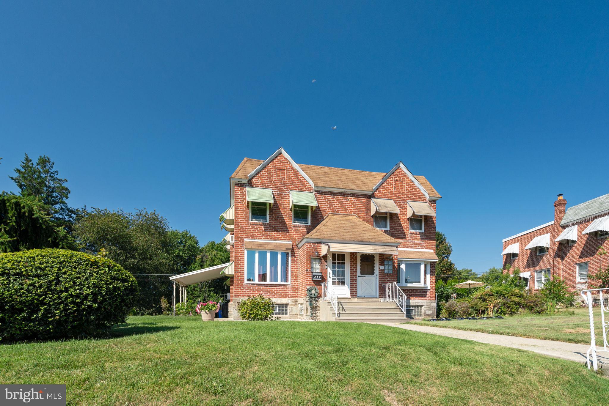 828 Medway Road Philadelphia, PA 19115 - Photo 3 of 37