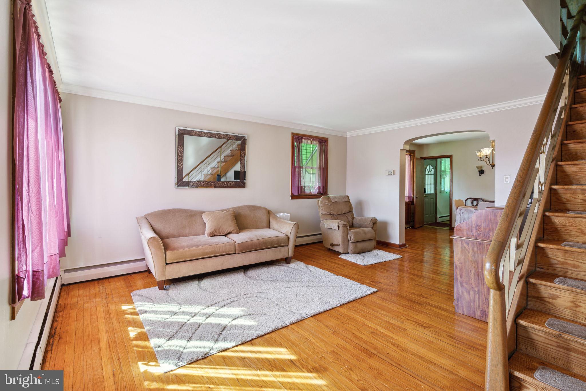 828 Medway Road Philadelphia, PA 19115 - Photo 4 of 37
