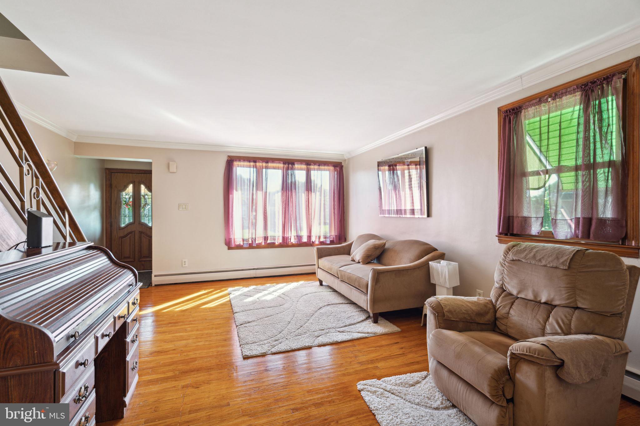828 Medway Road Philadelphia, PA 19115 - Photo 5 of 37