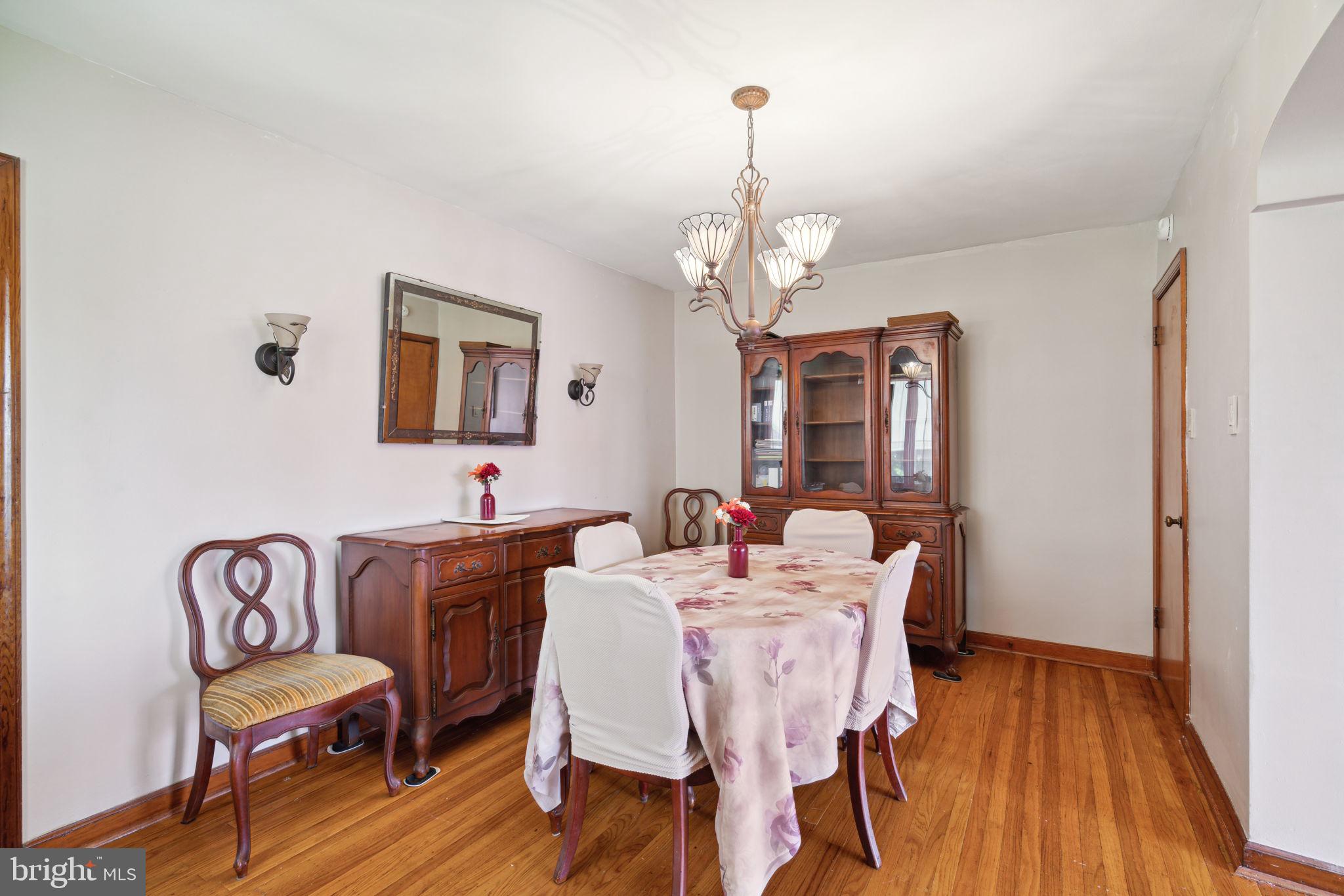828 Medway Road Philadelphia, PA 19115 - Photo 7 of 37