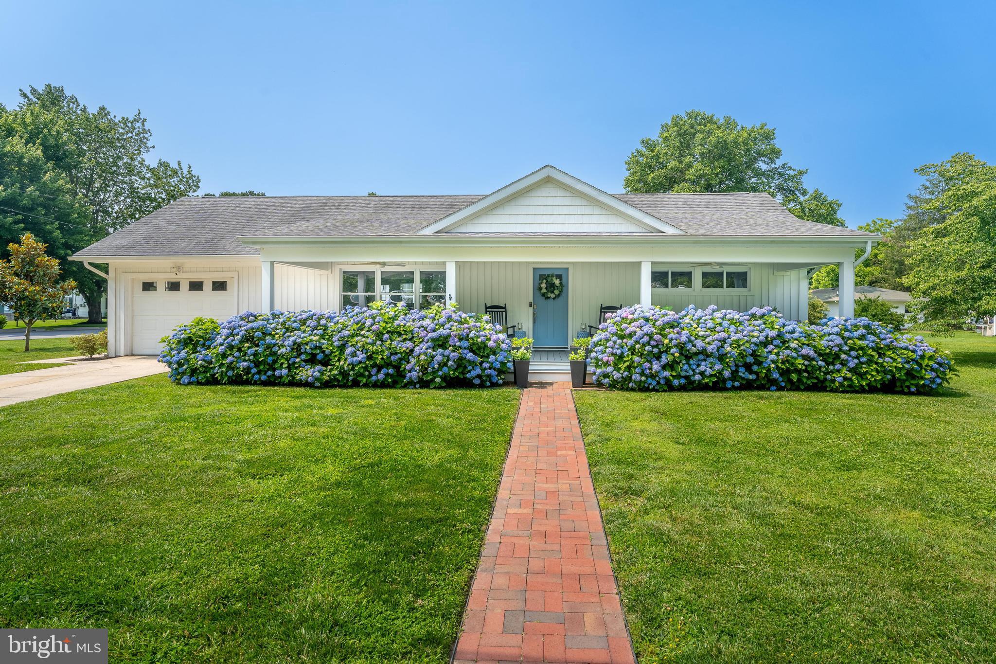 201 Buckingham Road Berlin, MD 21811 - Photo 1 of 106 a front view of a house with garden