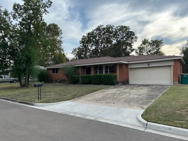 $215,000 | 104 North Emberwood Drive, Robinson, TX 76706