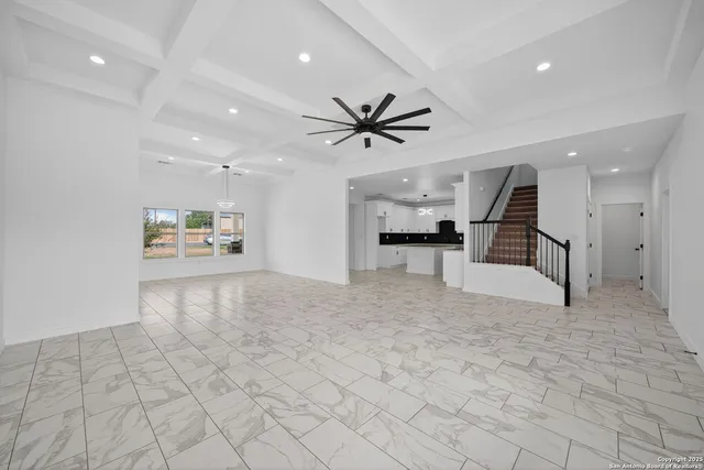 a view of a livingroom with furniture and a ceiling fan