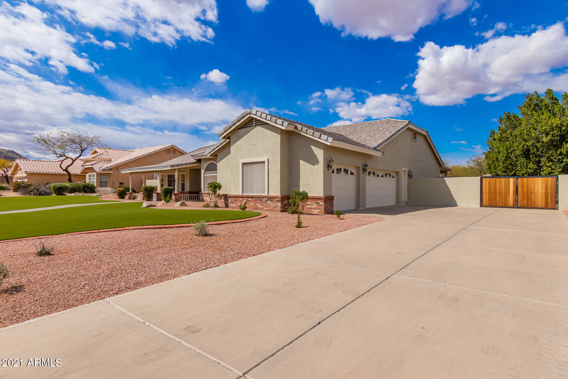 4634 West Saddlehorn Road Phoenix, AZ 85083 - Photo 3 of 30 0001-Saddlehorn-31
