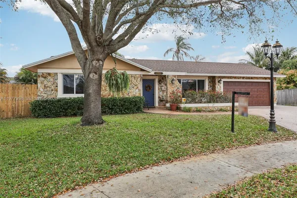 $729,000 | 11744 Southwest 53rd Court, Cooper City, FL 33330