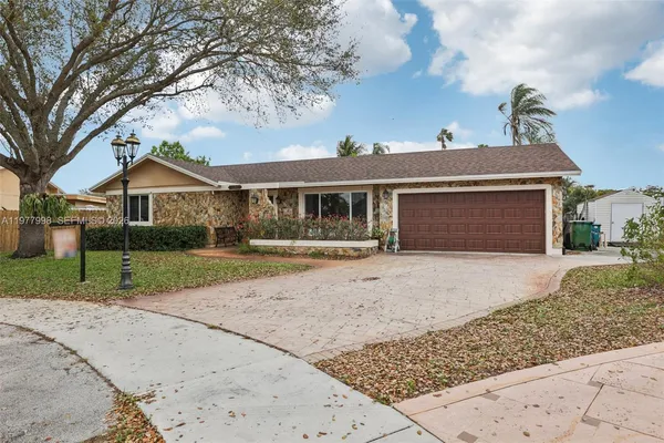 $729,000 | 11744 Southwest 53rd Court, Cooper City, FL 33330