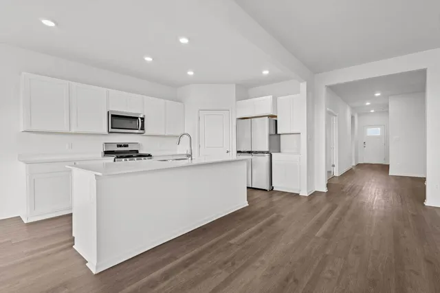 $559,990 | 310 Astor Court, Villa Park, IL 60181