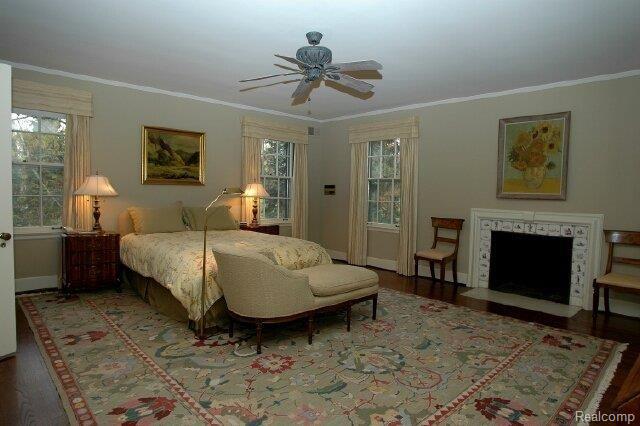 354 Provencal Road Grosse Pointe, MI 48236 - Photo 8 of 15 Library
