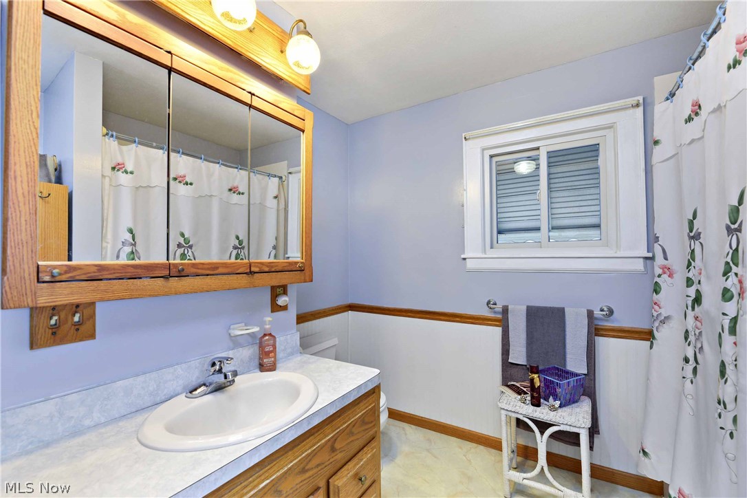 7914 Jameson Road Parma, OH 44129 - Photo 33 of 35 Large Full Bath!
