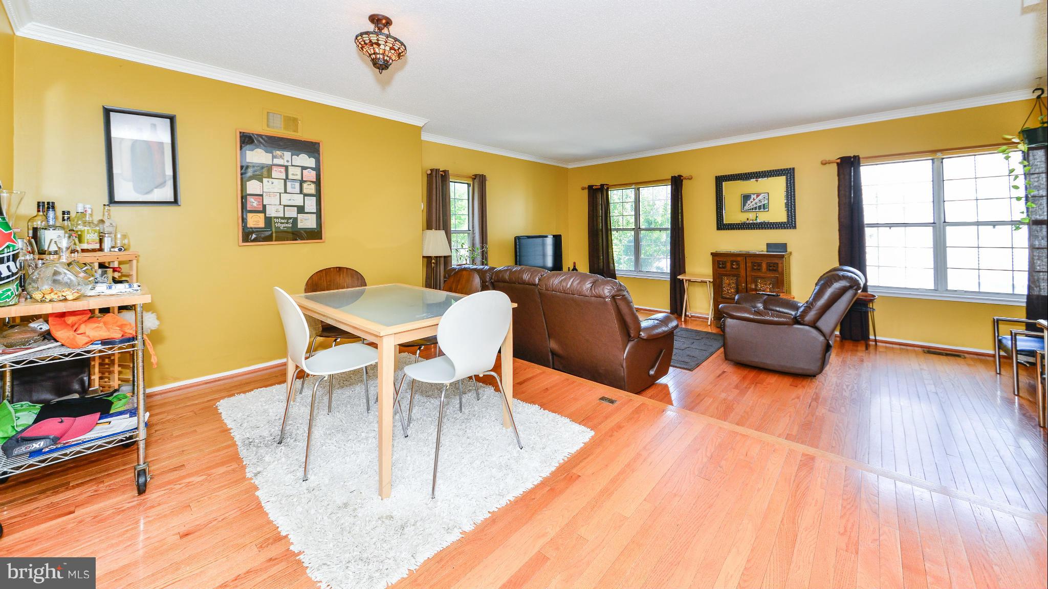 2399 Hunters Square Court Reston, VA 20191 - Photo 6 of 30 Living Room