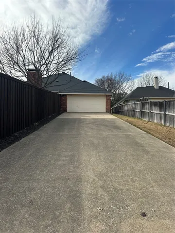 a view of big yard in front of house