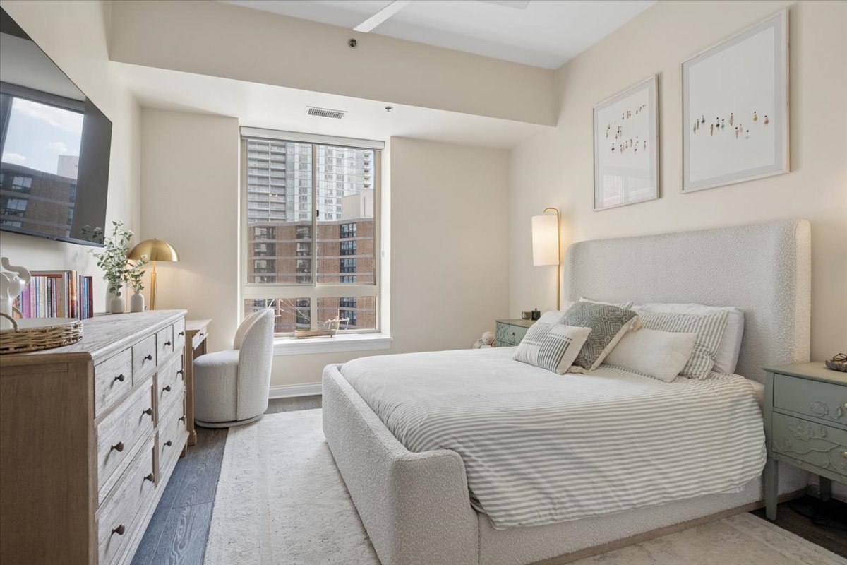 230 West Division Street, Unit 602 Chicago, IL 60610 - Photo 15 of 25
