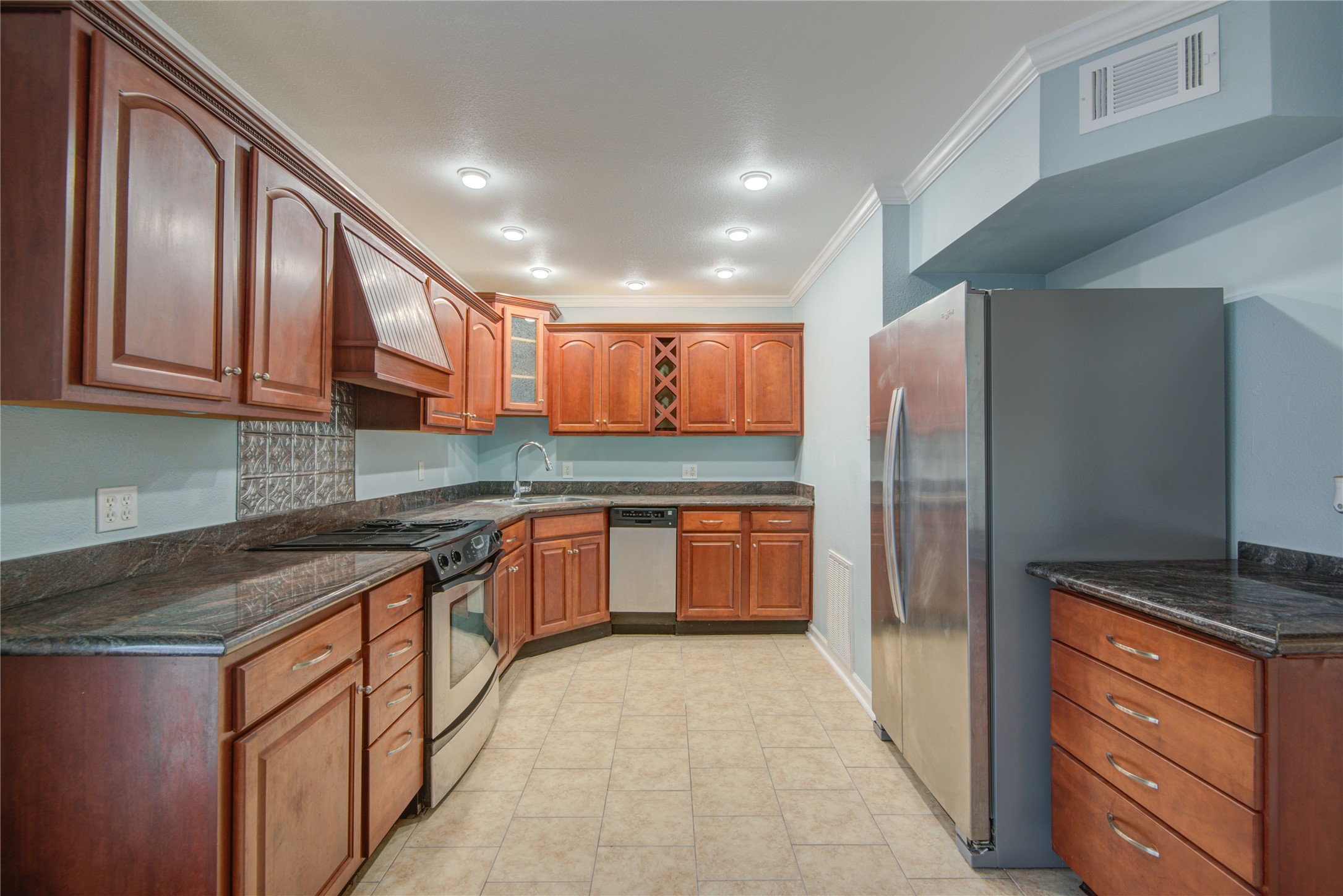 1424 Silverpines Road, Unit 1424 Houston, TX 77062 - Photo 16 of 33 a kitchen with stainless steel appliances granite countertop a refrigerator and a stove