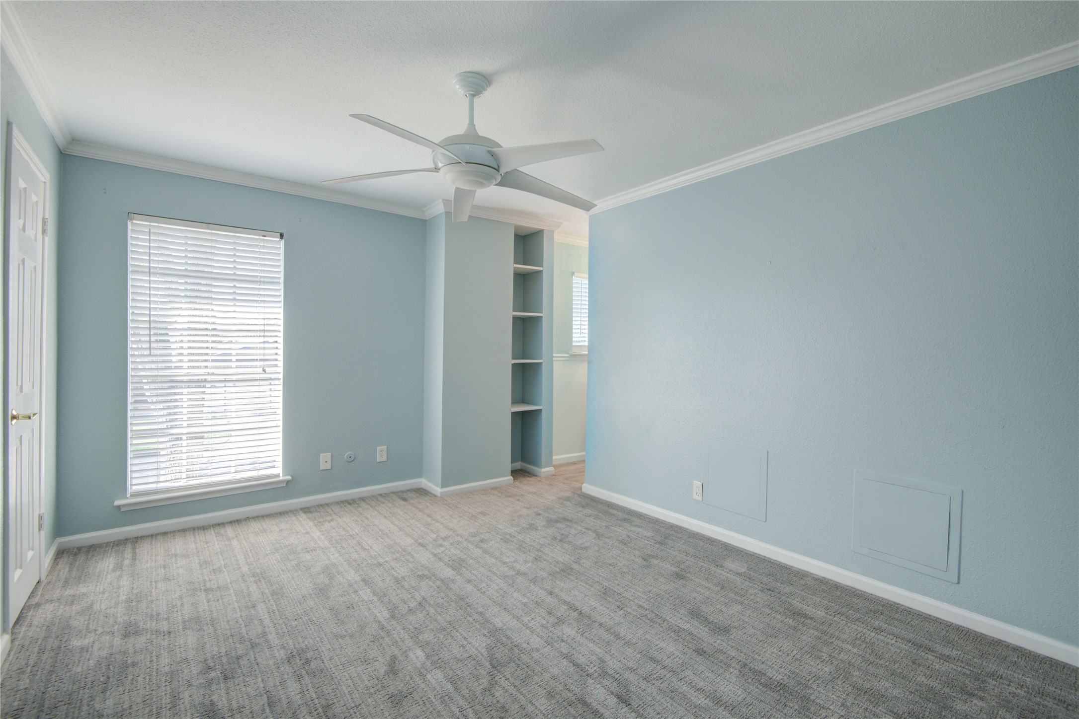 1424 Silverpines Road, Unit 1424 Houston, TX 77062 - Photo 18 of 33 an empty room with chandelier fan and windows