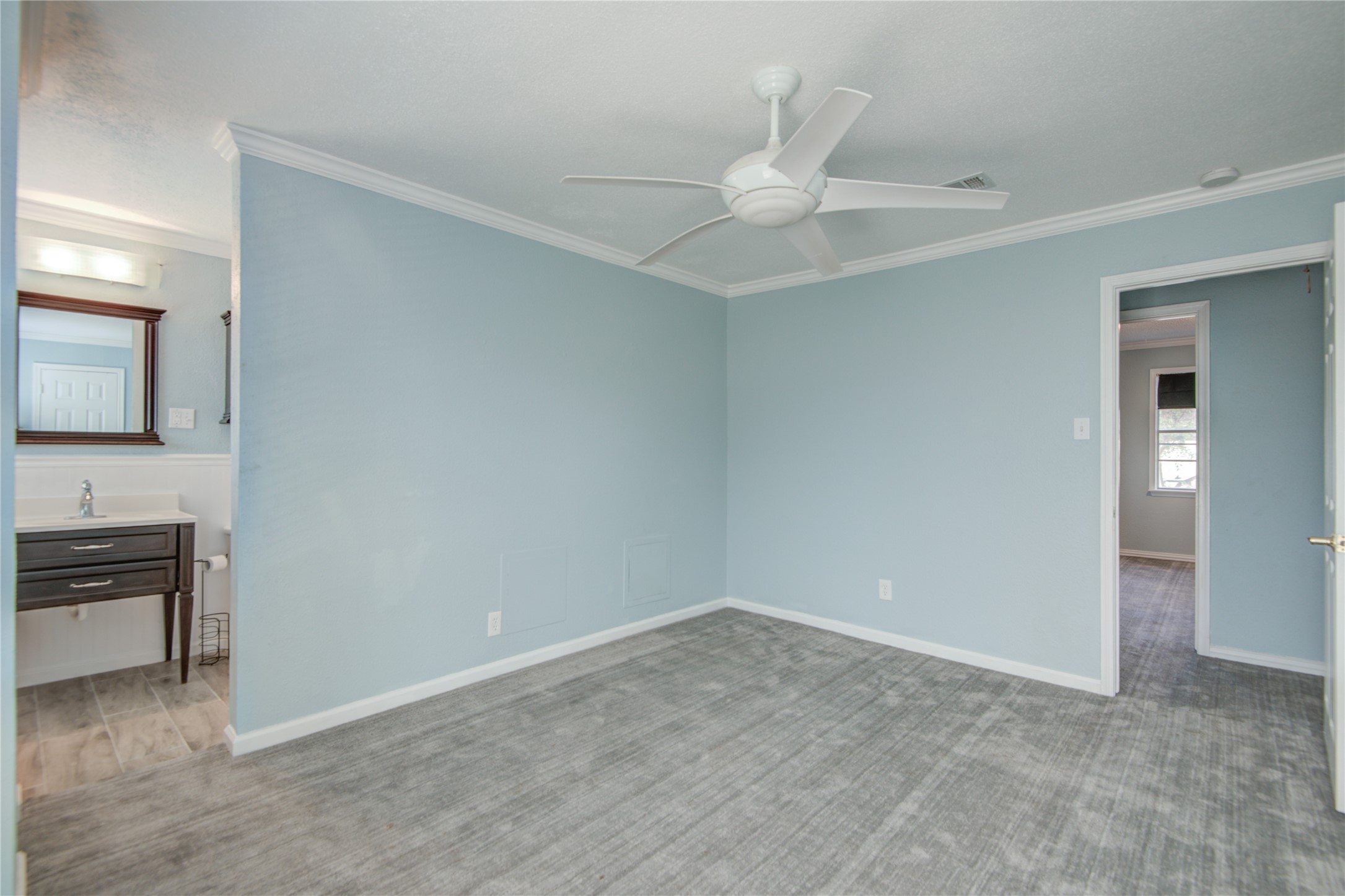 1424 Silverpines Road, Unit 1424 Houston, TX 77062 - Photo 19 of 33 an empty room with a ceiling fan and a window