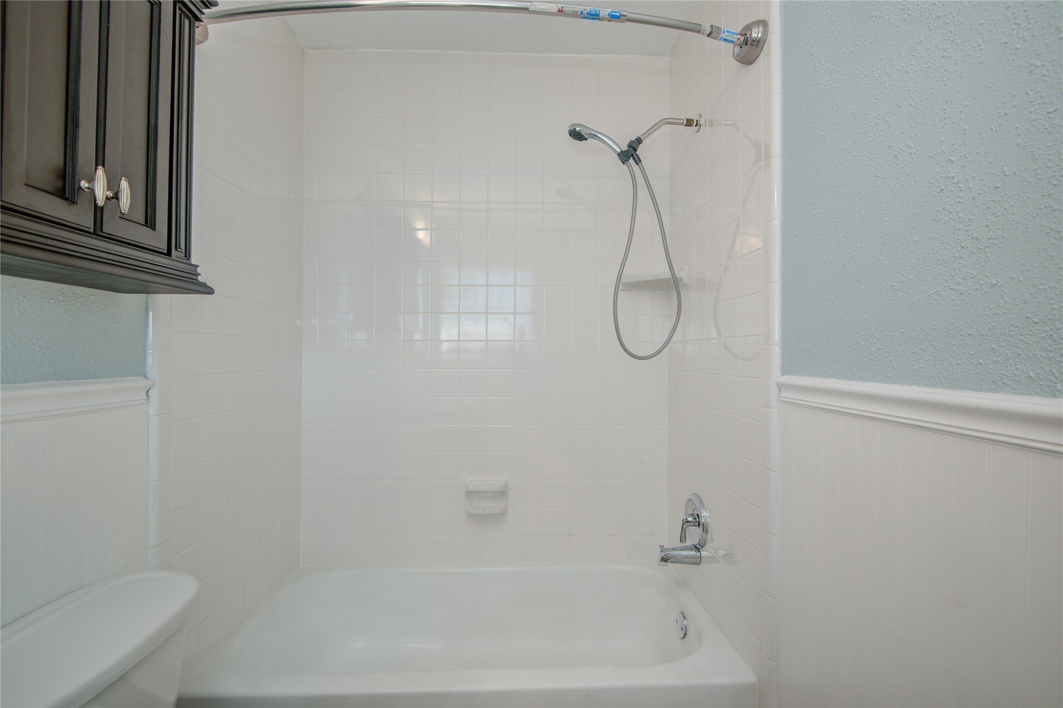 1424 Silverpines Road, Unit 1424 Houston, TX 77062 - Photo 22 of 33 a bathroom with a glass shower door
