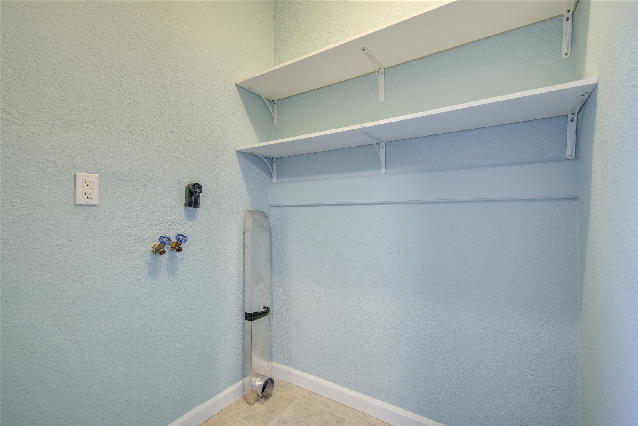 1424 Silverpines Road, Unit 1424 Houston, TX 77062 - Photo 28 of 33 a view of small space