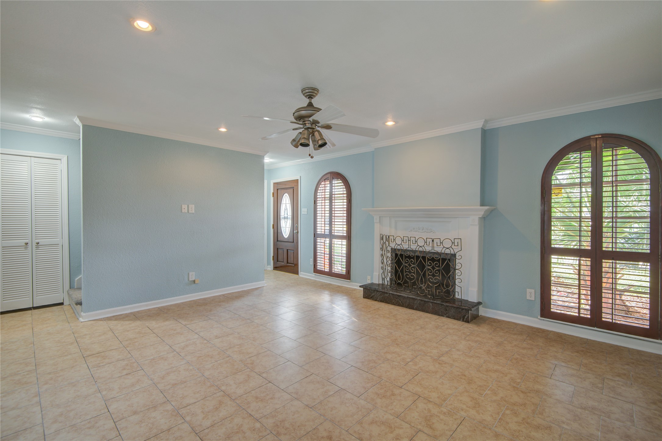 1424 Silverpines Road, Unit 1424 Houston, TX 77062 - Photo 8 of 33 an empty room with fireplace chandelier and windows