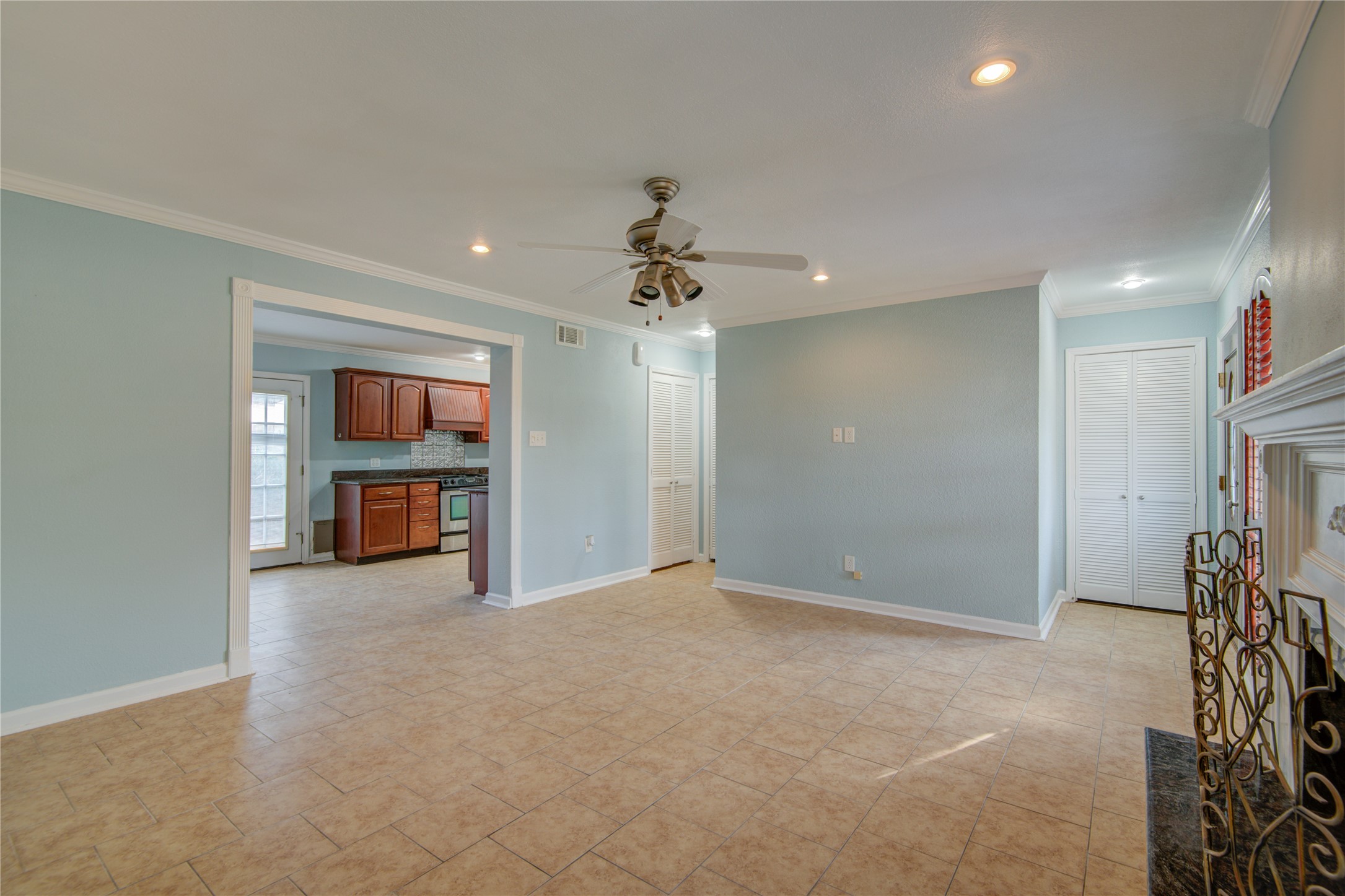 1424 Silverpines Road, Unit 1424 Houston, TX 77062 - Photo 9 of 33 an empty room with kitchen view and a fireplace