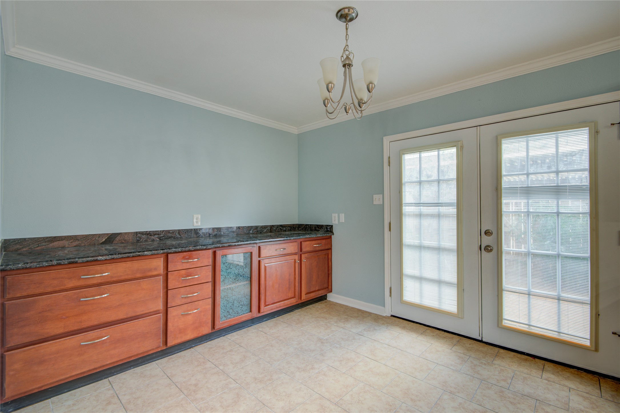 1424 Silverpines Road, Unit 1424 Houston, TX 77062 - Photo 10 of 33 a view of an empty room with a window