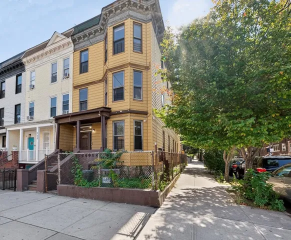 $1,100,000 | 350 East 169th Street | Concourse