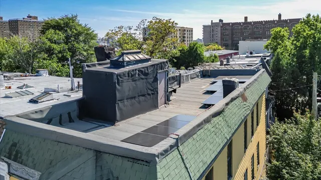 $1,100,000 | 350 East 169th Street | Concourse