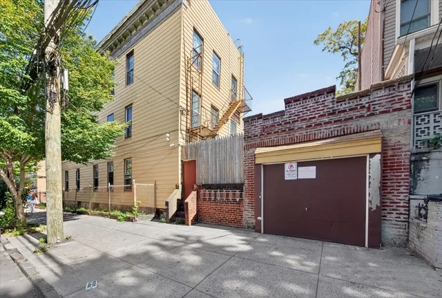 $1,100,000 | 350 East 169th Street | Concourse