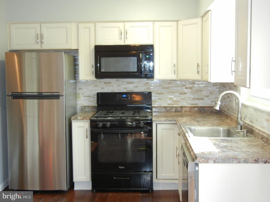 141 Eaves Mill Road Medford, NJ 08055 - Photo 11 of 35 Upgraded kitchen