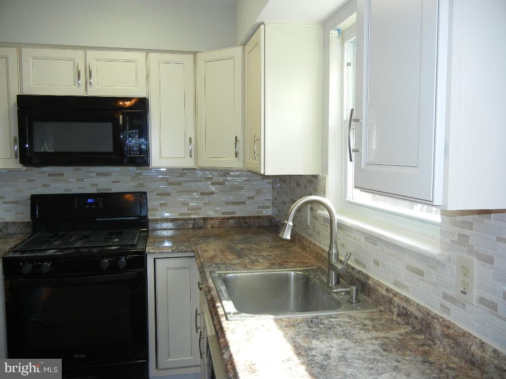 141 Eaves Mill Road Medford, NJ 08055 - Photo 19 of 35 Large sink and kitchen window to rear yard